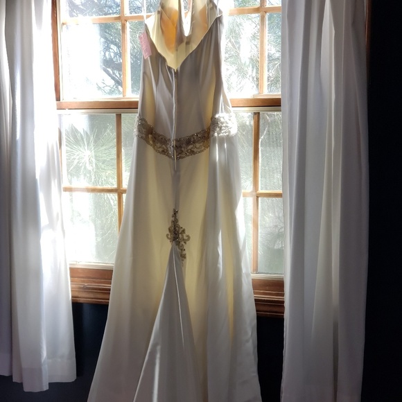 Wedding dress - Picture 2 of 2
